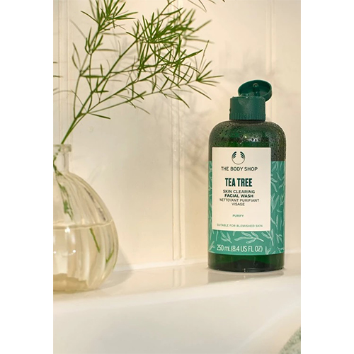 The Body Shop Tea Tree Skin Clearing Facial Wash